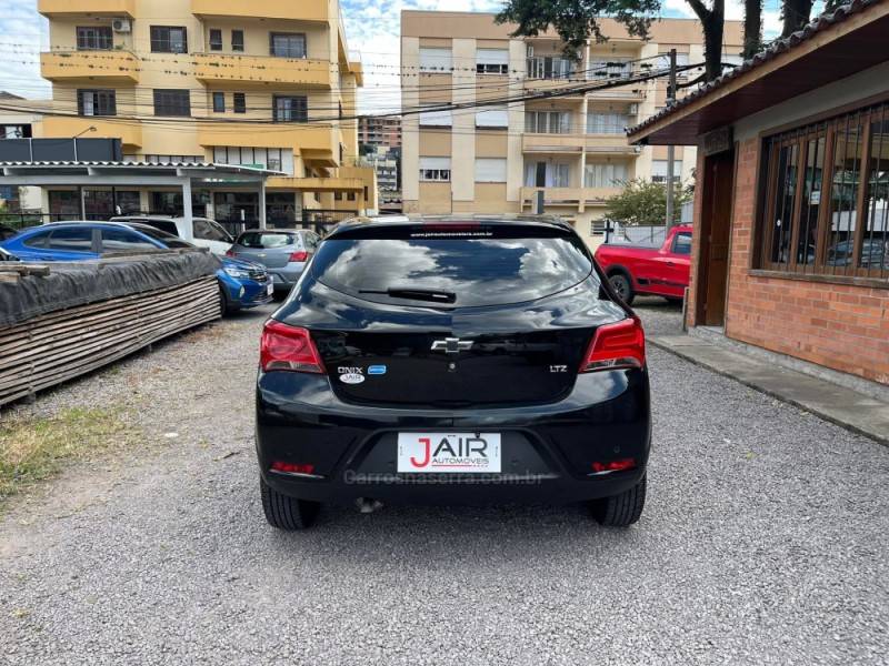 CHEVROLET - ONIX - 2018/2018 - Preta - Sob Consulta