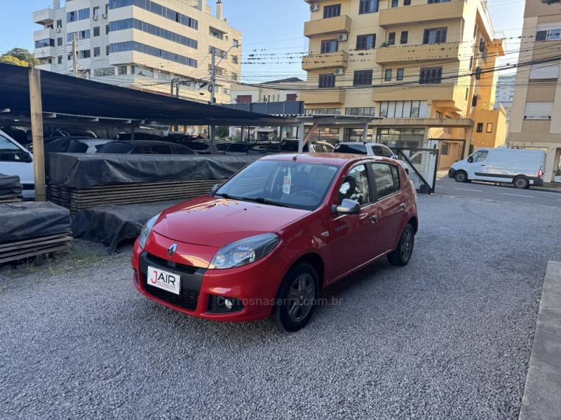 RENAULT - SANDERO - 2014/2014 - Vermelha - Sob Consulta