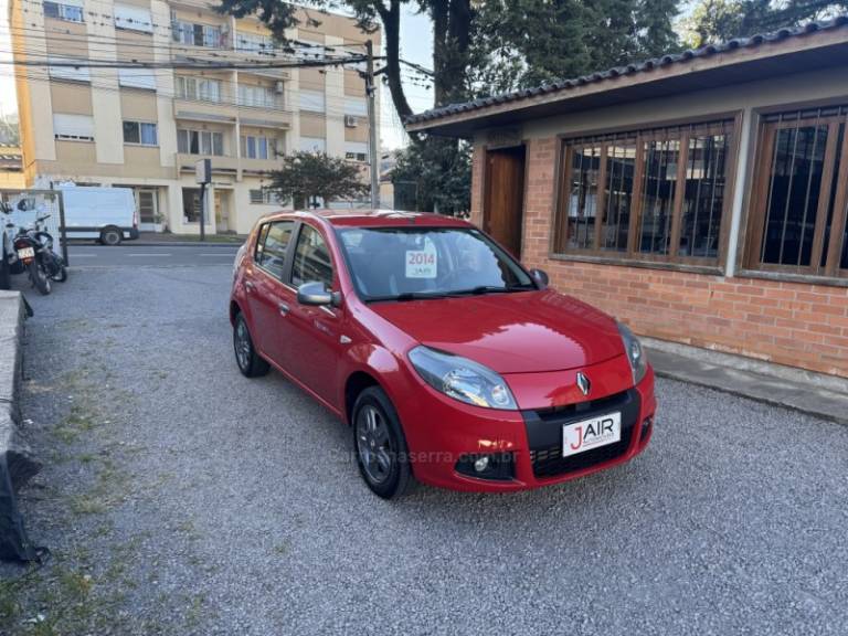 RENAULT - SANDERO - 2014/2014 - Vermelha - Sob Consulta