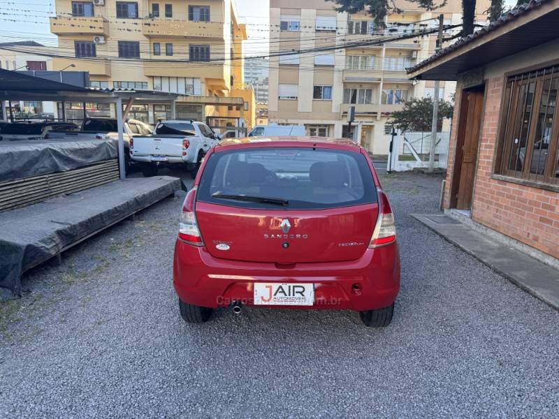 RENAULT - SANDERO - 2014/2014 - Vermelha - Sob Consulta