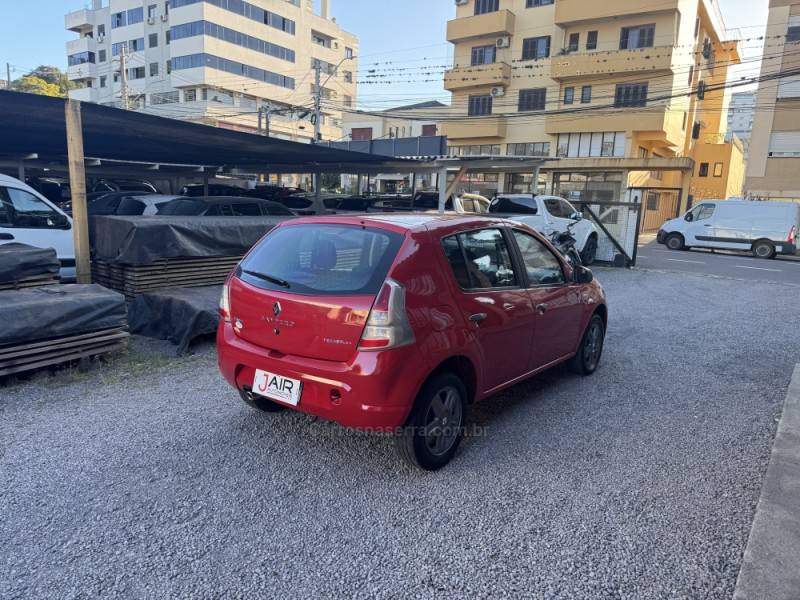 RENAULT - SANDERO - 2014/2014 - Vermelha - Sob Consulta