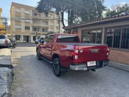 TOYOTA - HILUX - 2022/2022 - Vermelha - Sob Consulta