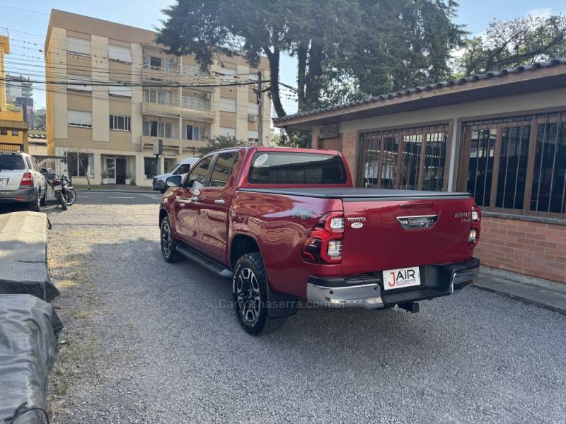 TOYOTA - HILUX - 2022/2022 - Vermelha - Sob Consulta
