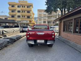 TOYOTA - HILUX - 2022/2022 - Vermelha - Sob Consulta