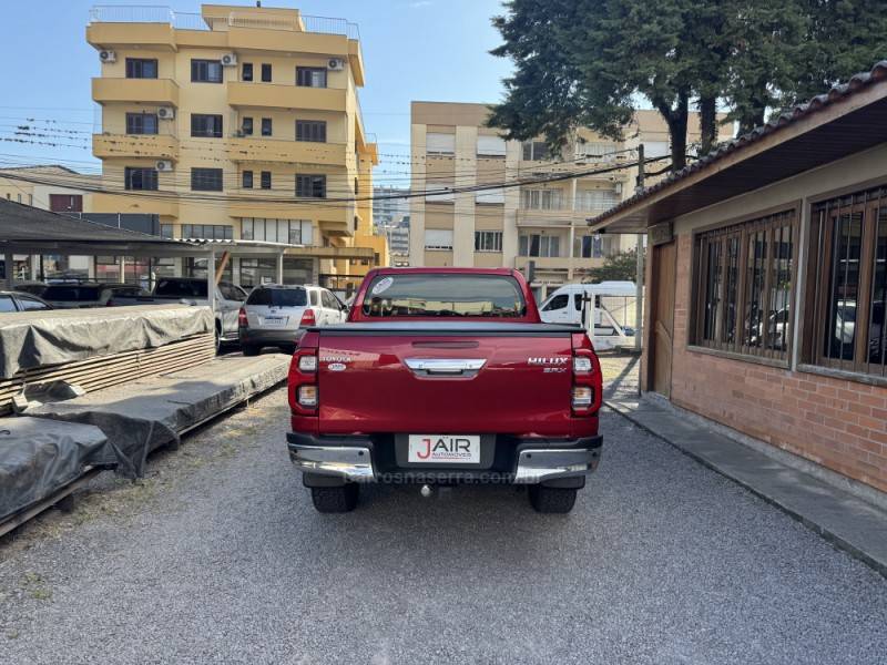 TOYOTA - HILUX - 2022/2022 - Vermelha - Sob Consulta