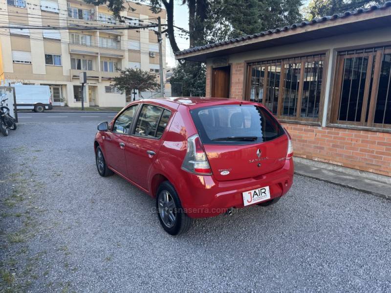 RENAULT - SANDERO - 2014/2014 - Vermelha - Sob Consulta